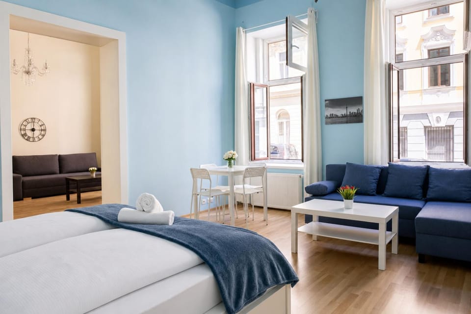 Bed, Seating area, Bedroom