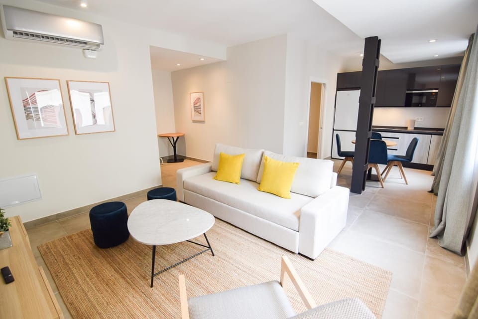 Living room, Photo of the whole room, Seating area, Dining area, air conditioner
