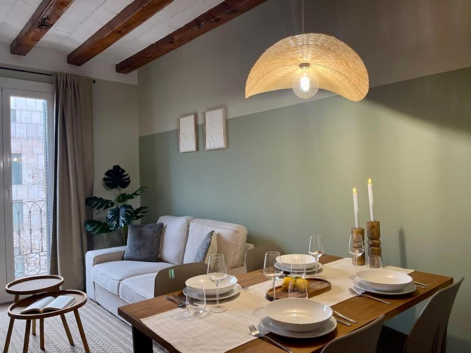 The Collection Barcelona - Plaza Catalunya Recently renovated 5BD-4BTH Apartment in Barcelona