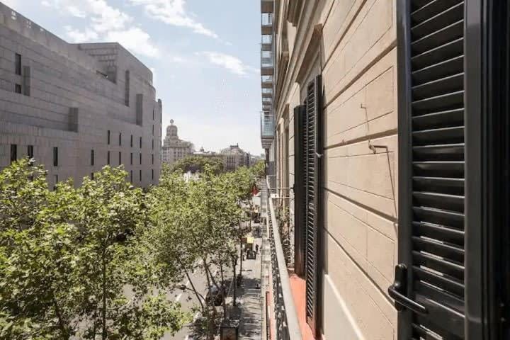 The Collection Barcelona - Plaza Catalunya Recently renovated 5BD-4BTH Apartment in Barcelona
