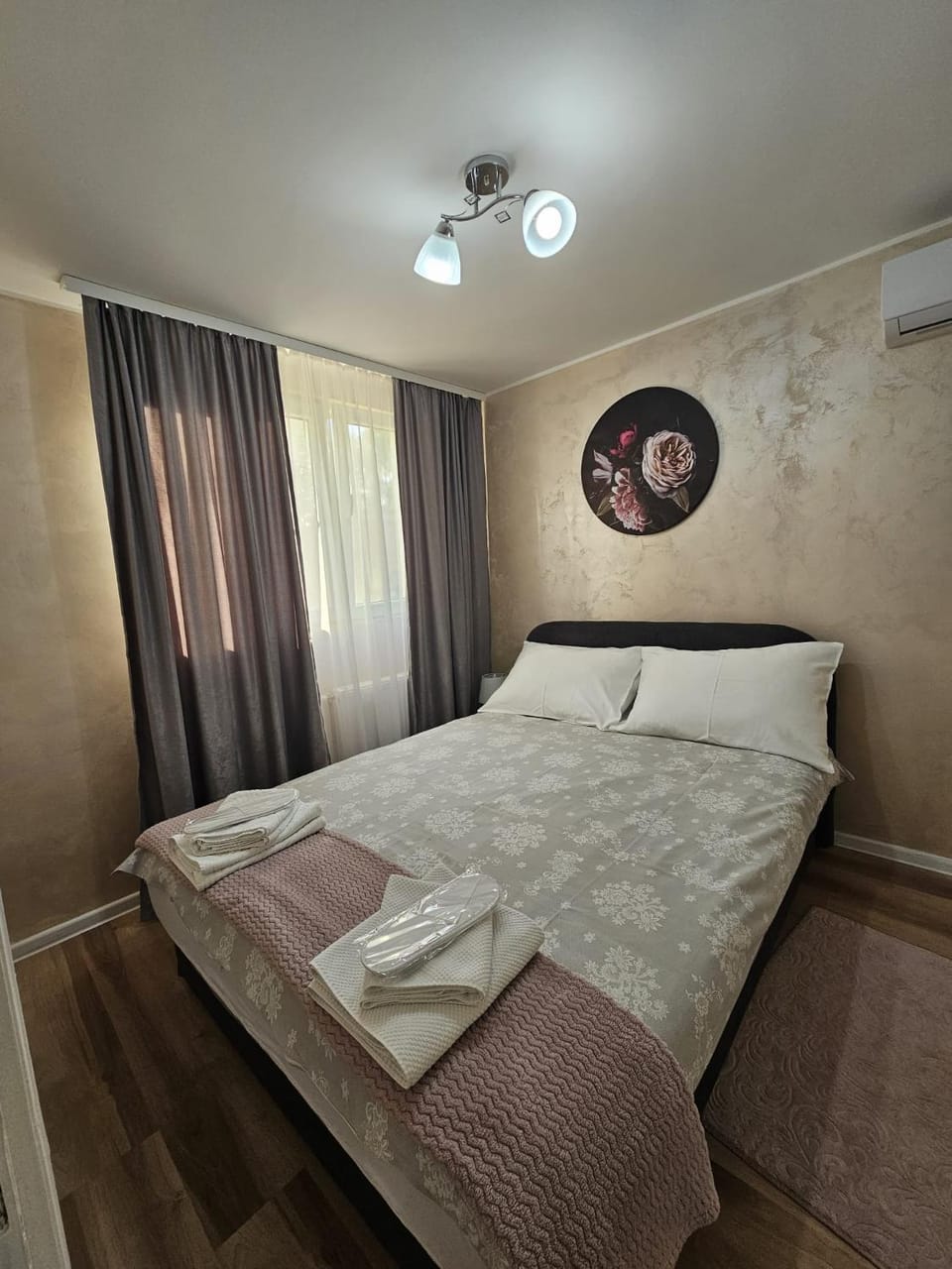 Bed, towels, air conditioner