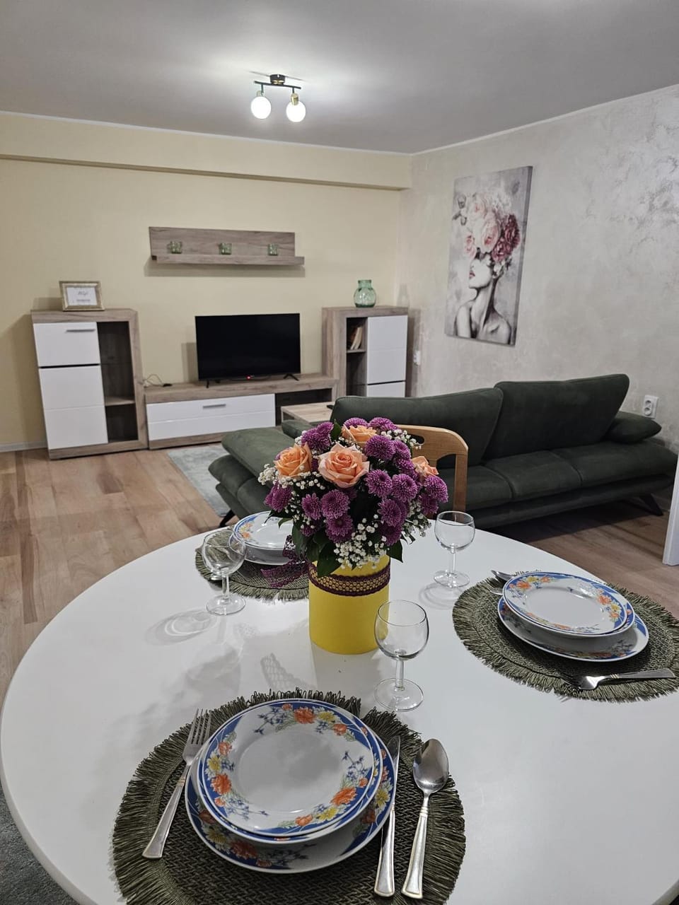 TV and multimedia, Living room, Dining area