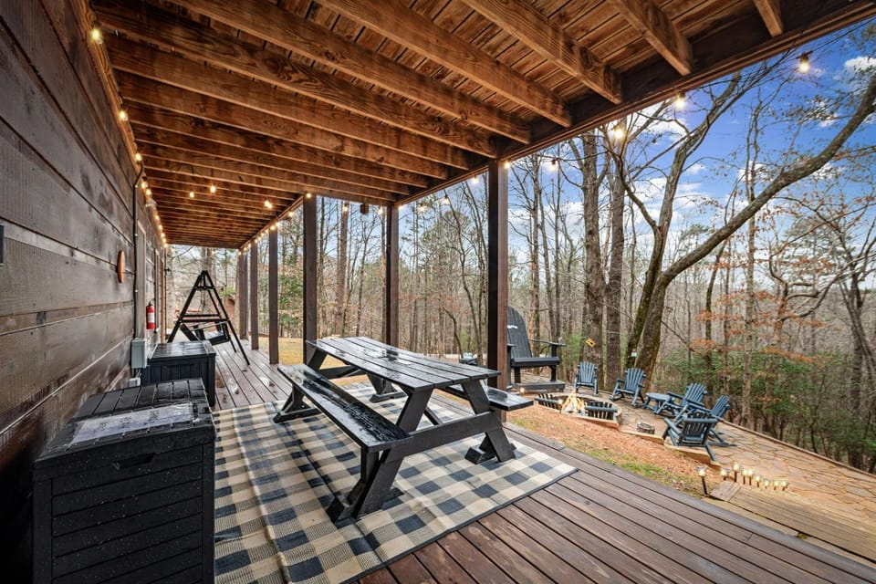 DeerWoodsLodge DOT com-Ellijay Coosawattee River-Sleeps 16-ARCADE-Hot Tub-Fire Pit-Winery's House in Georgia