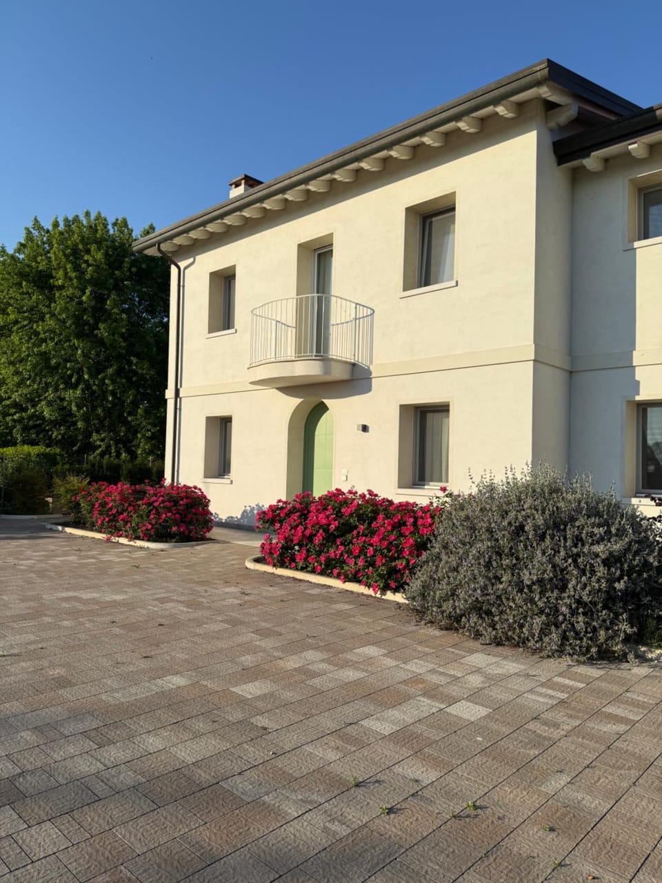Property building, Day, Garden, Garden view