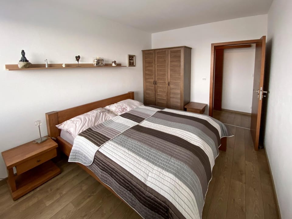 Bed, Photo of the whole room, Bedroom, wardrobe