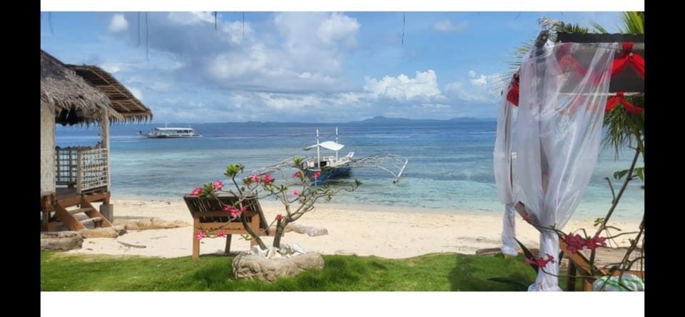 Nitasnipahut Pamilacan island Bed and Breakfast in Central Visayas