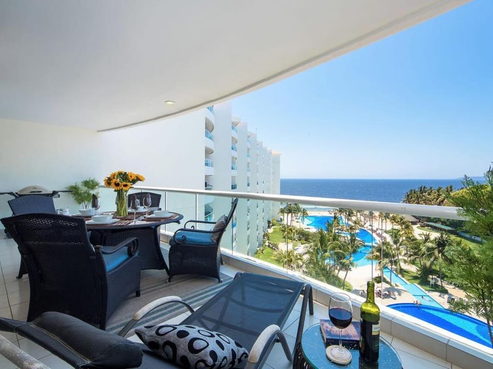 Pool view, Sea view