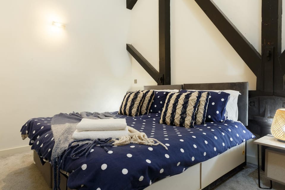Bed, Other, Decorative detail, Bedroom, towels