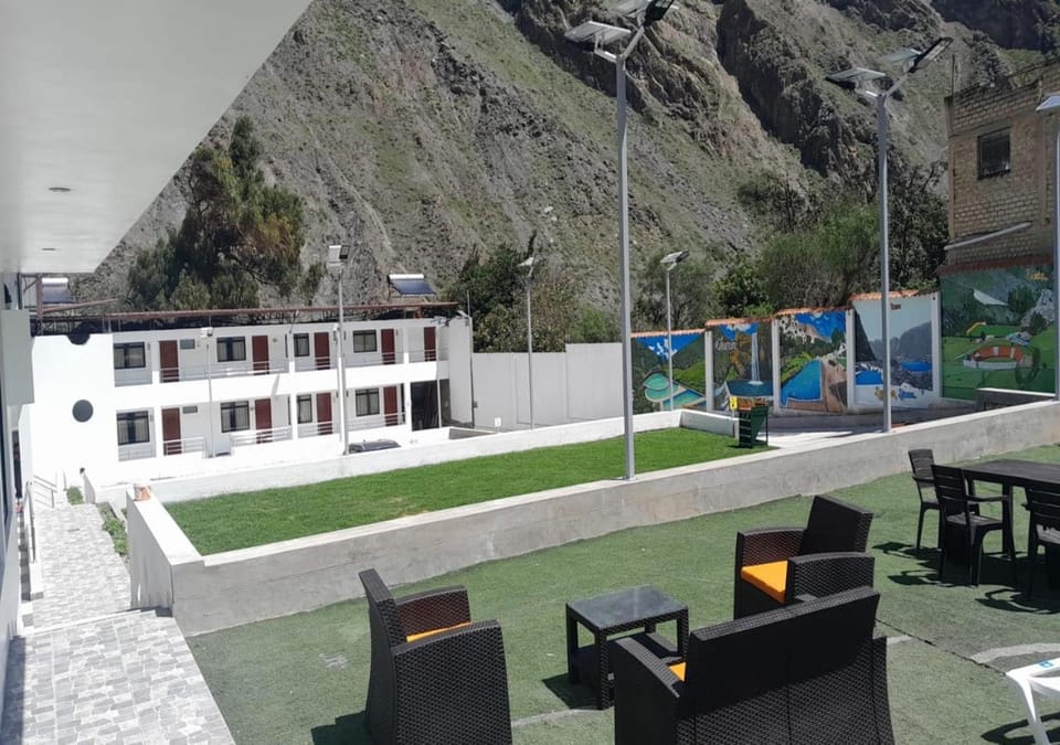 Patio, Natural landscape, Pets, Area and facilities, Entertainment