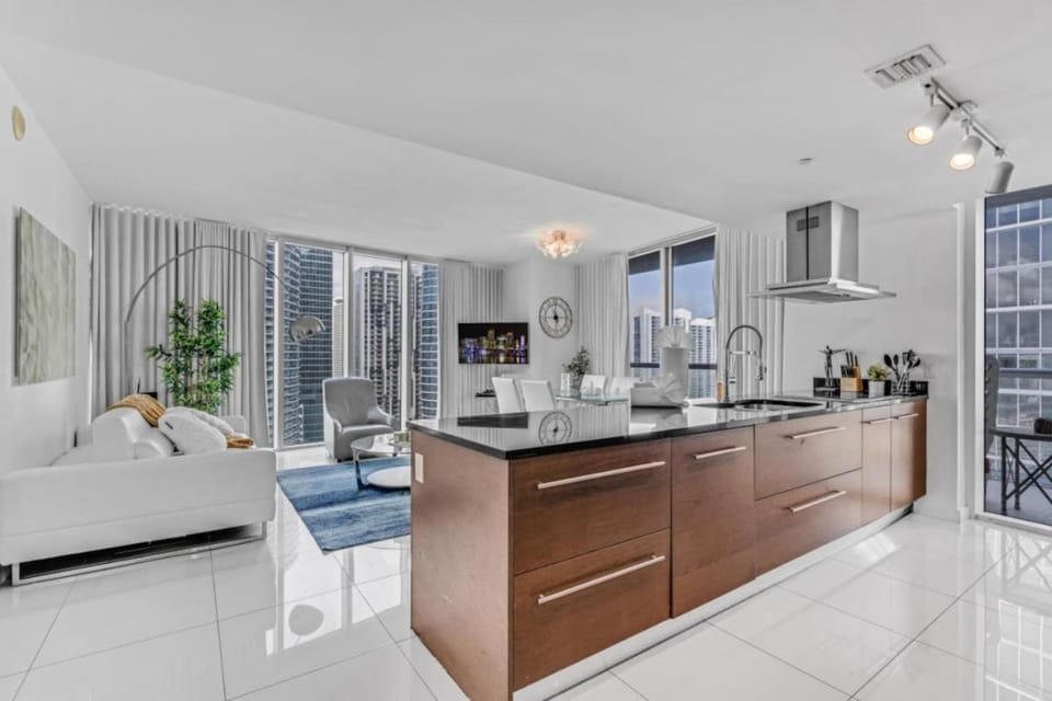 Luxurious Condo at ICON with Views House in Brickell