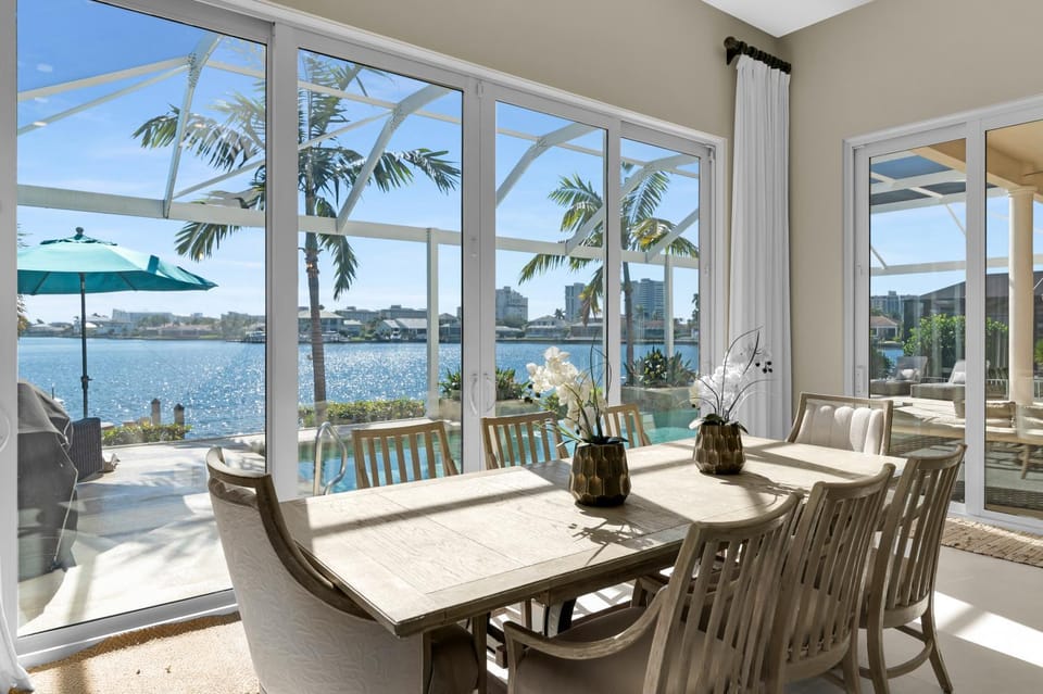 Stunning Waterfront Views, Newly Renovated 5,000 SqFt Luxe Home, Southern Exp House in Marco Island