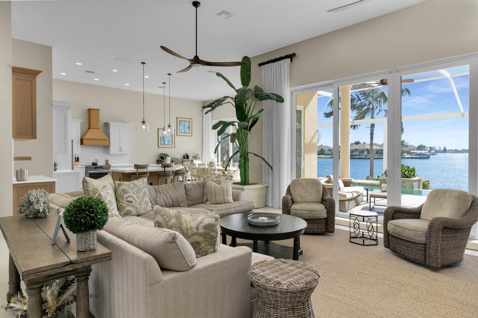 Stunning Waterfront Views, Newly Renovated 5,000 SqFt Luxe Home, Southern Exp House in Marco Island