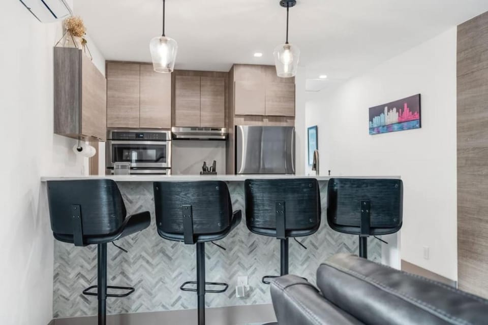 Kitchen or kitchenette, Seating area