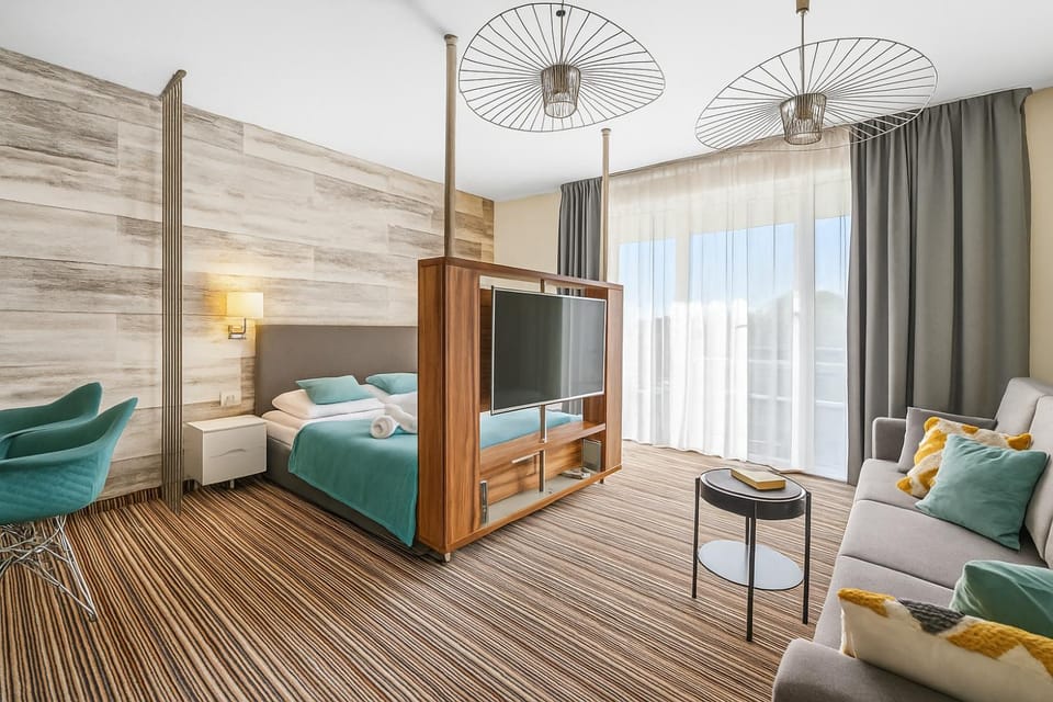 Bed, TV and multimedia, Living room, Bedroom