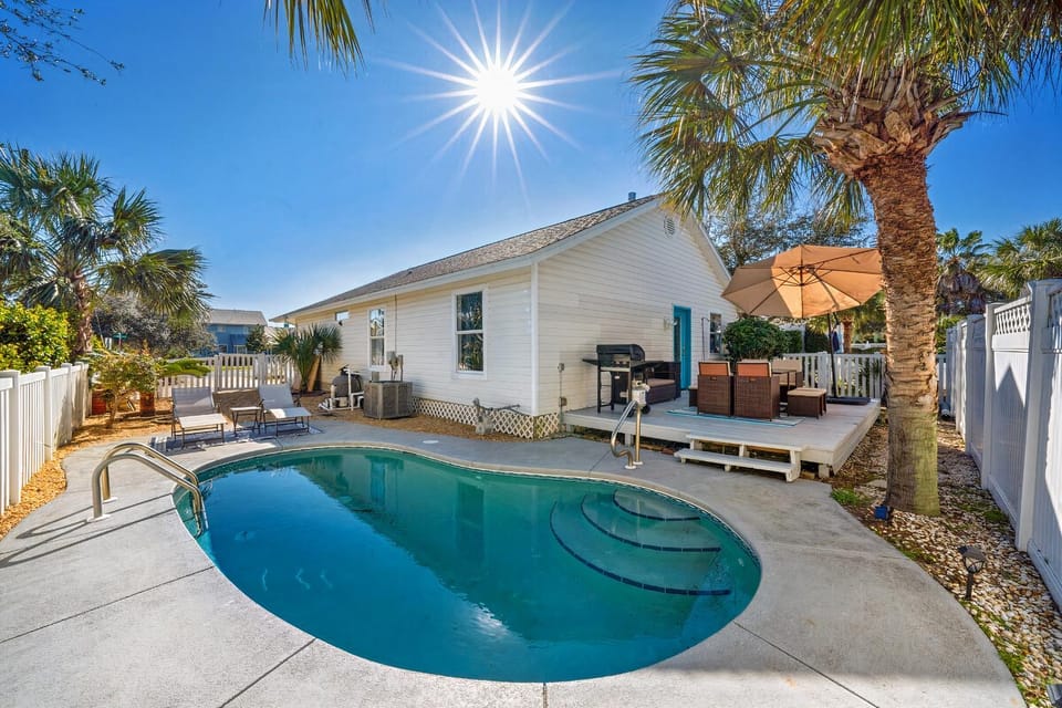 Swimming pool, sunbed