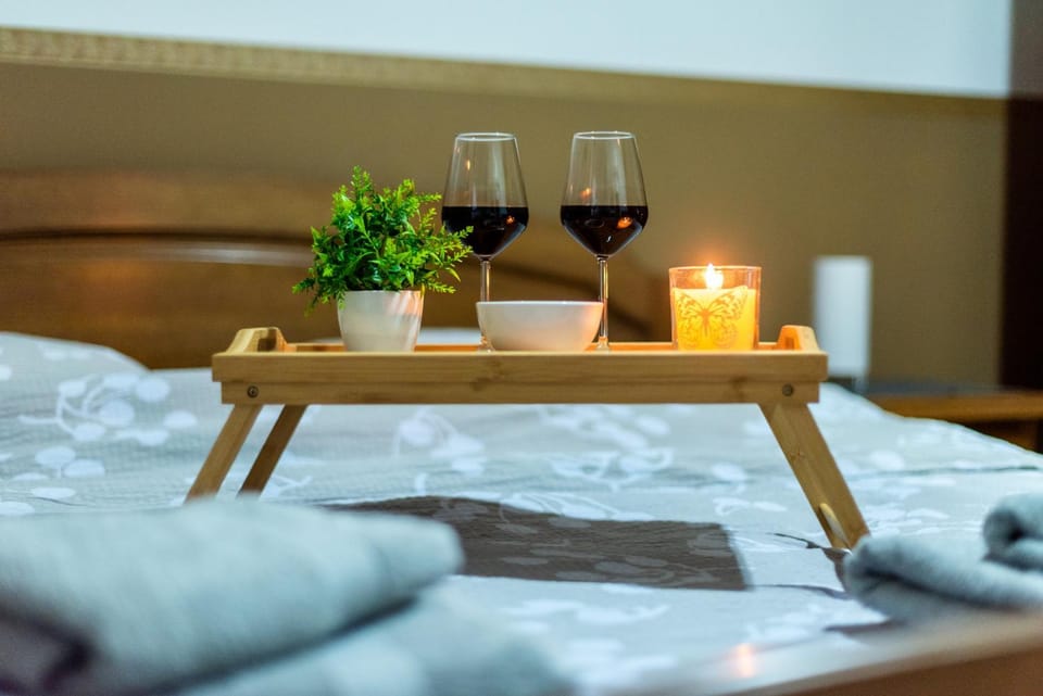 Bedroom, towels