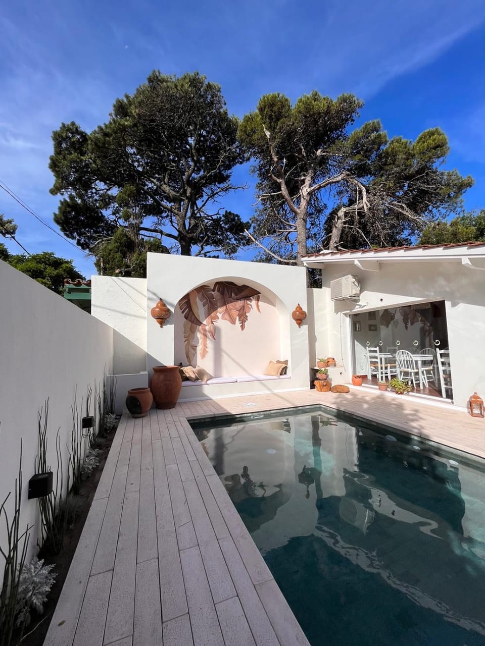Property building, Day, Pool view, Swimming pool