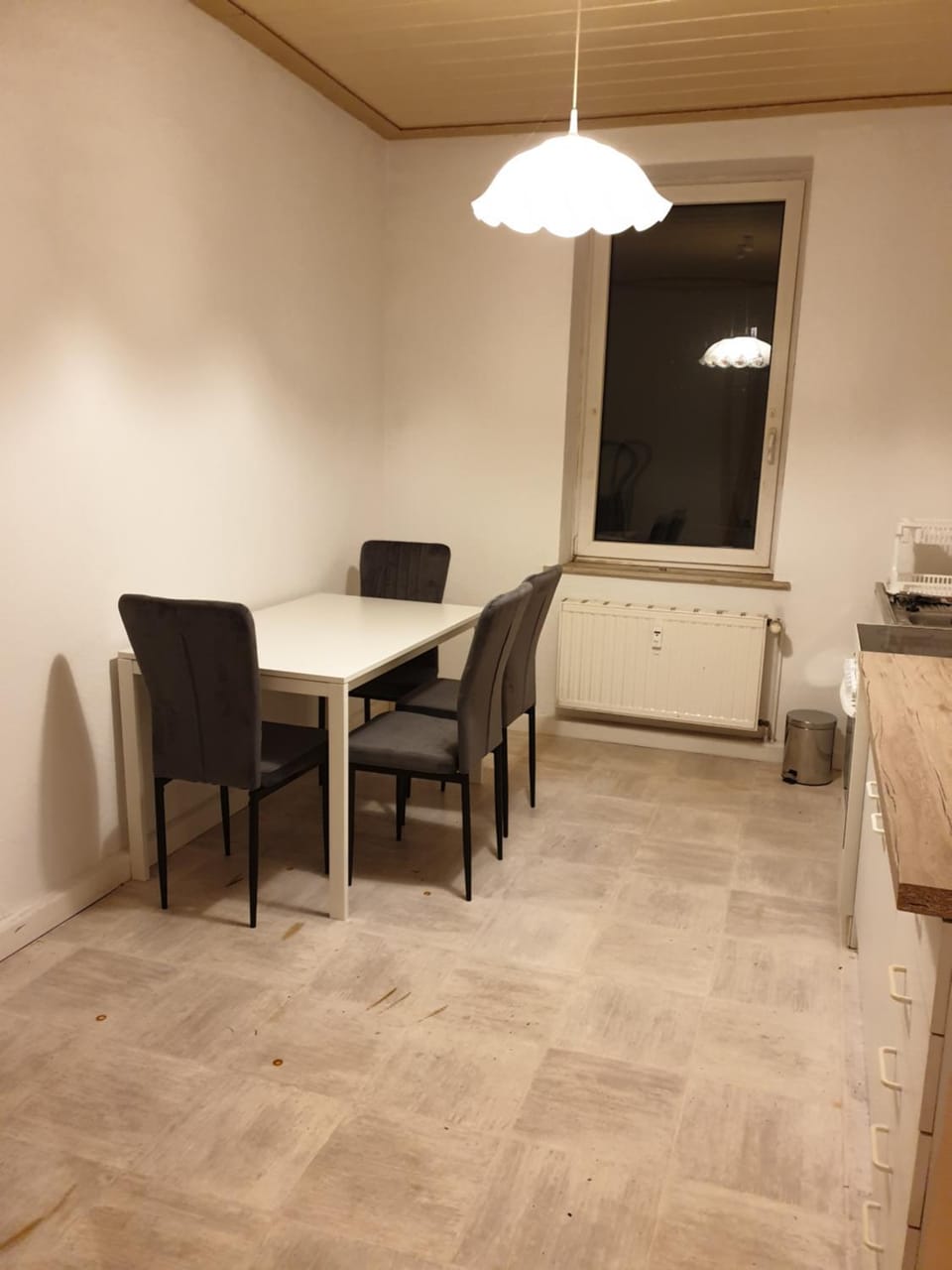 Kitchen or kitchenette, Seating area, Dining area