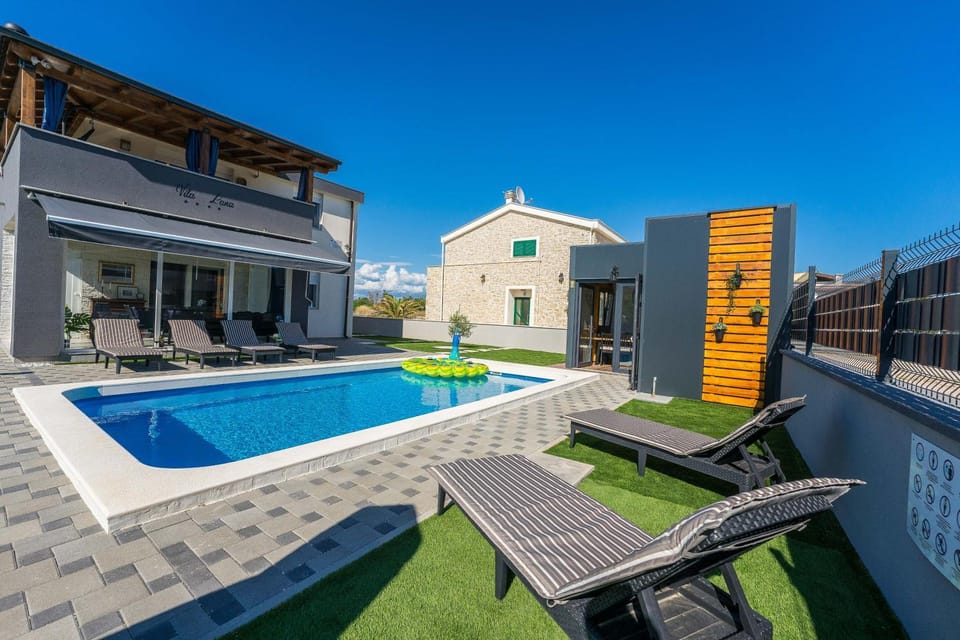 Patio, Day, Pool view, Swimming pool, sunbed