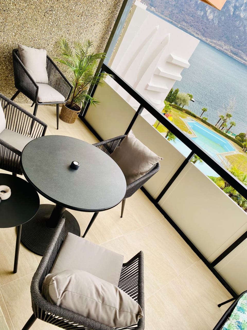 View (from property/room), Balcony/Terrace, Seating area