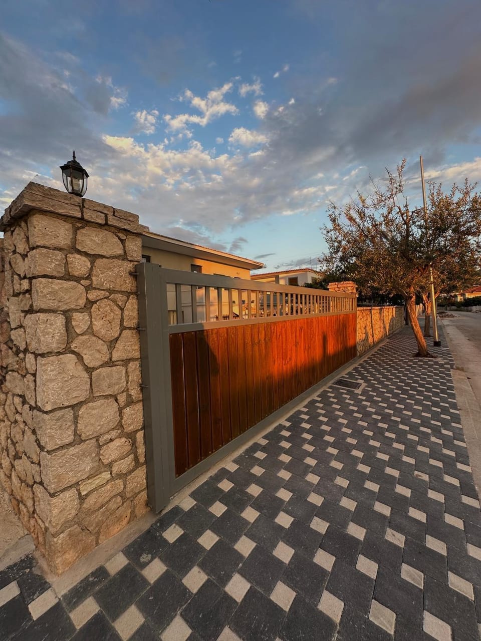 Property building, Day