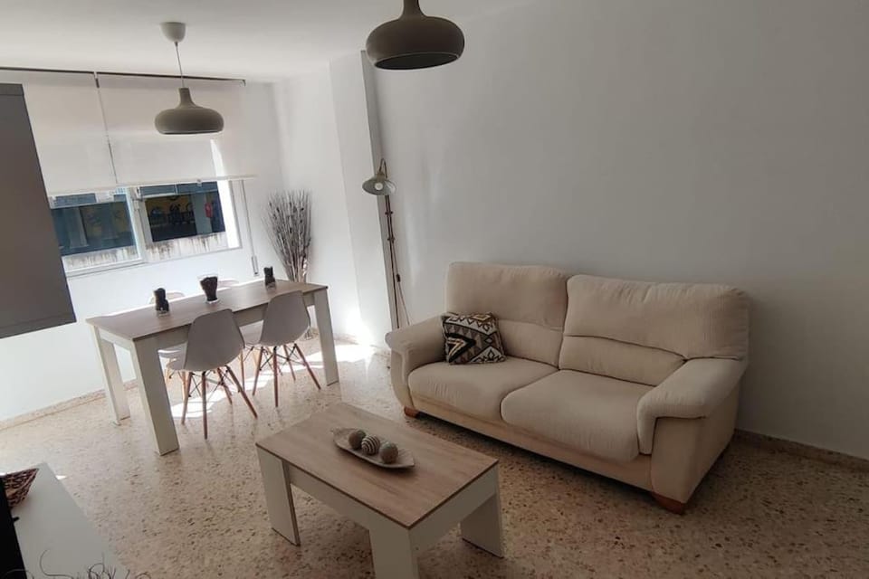 Amplio apartamento junto a la Playa Victoria Apartment in Cadiz