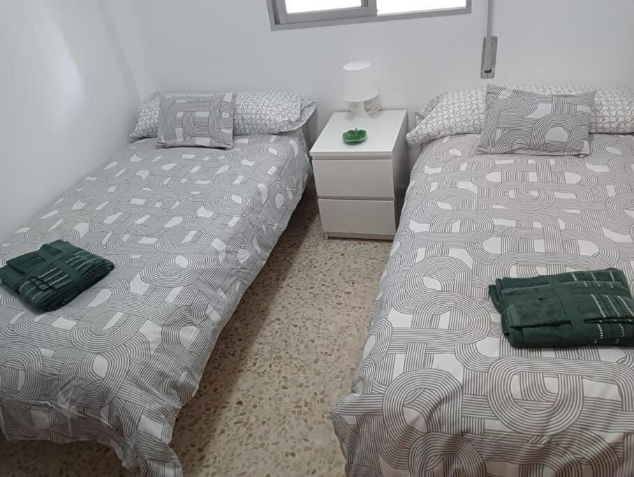 Amplio apartamento junto a la Playa Victoria Apartment in Cadiz