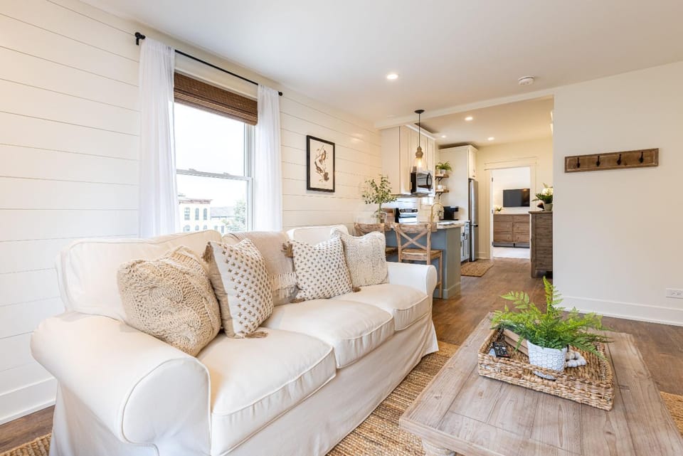 Kitchen or kitchenette, Living room, Seating area, Dining area, City view, pet friendly, wedding, wedding
