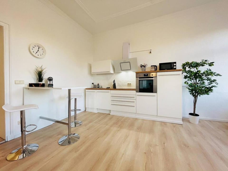 Kitchen or kitchenette, minibar, pet friendly, stove