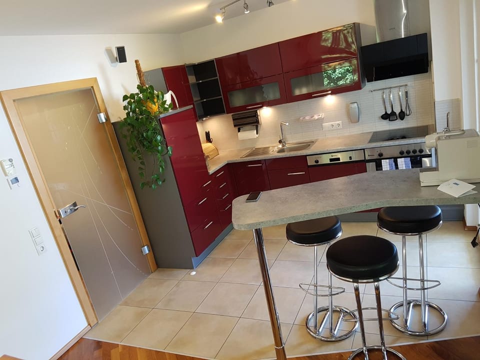 Kitchen or kitchenette, Dining area, dishwasher, pet friendly, stove