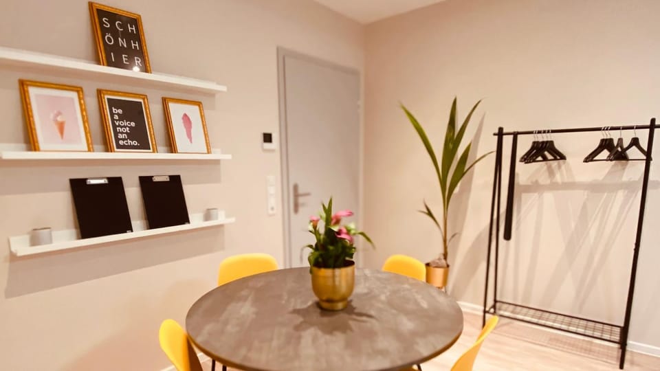 Dining area, Food
