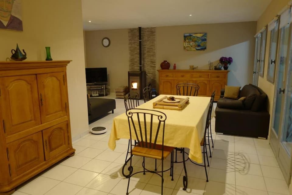 Maison avec jardin au calme proche de paris (30mn) House in Île-de-France