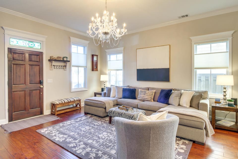 Chic Thomas Square Home in Walkable Location! House in Savannah