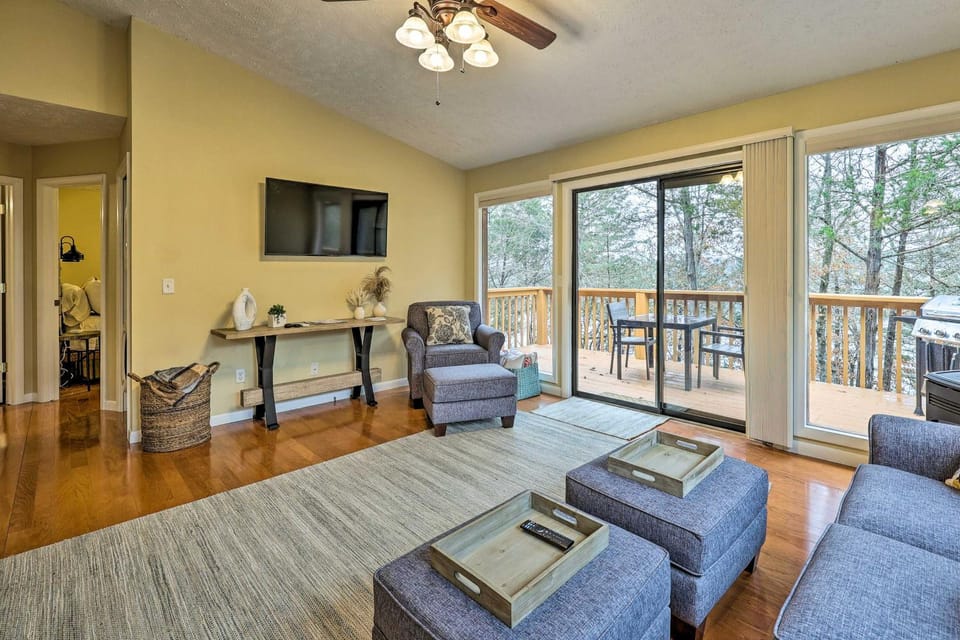 Lake Views: Table Rock Lake Retreat w/ Fenced Yard House in Table Rock Lake