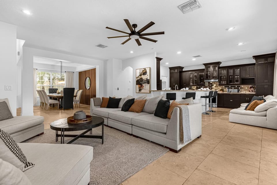 Kitchen or kitchenette, Living room, Seating area, Dining area, fireplace