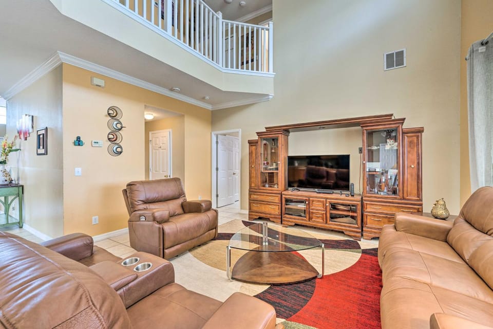 Spacious Family Home with Spa in Davenport! House in Four Corners