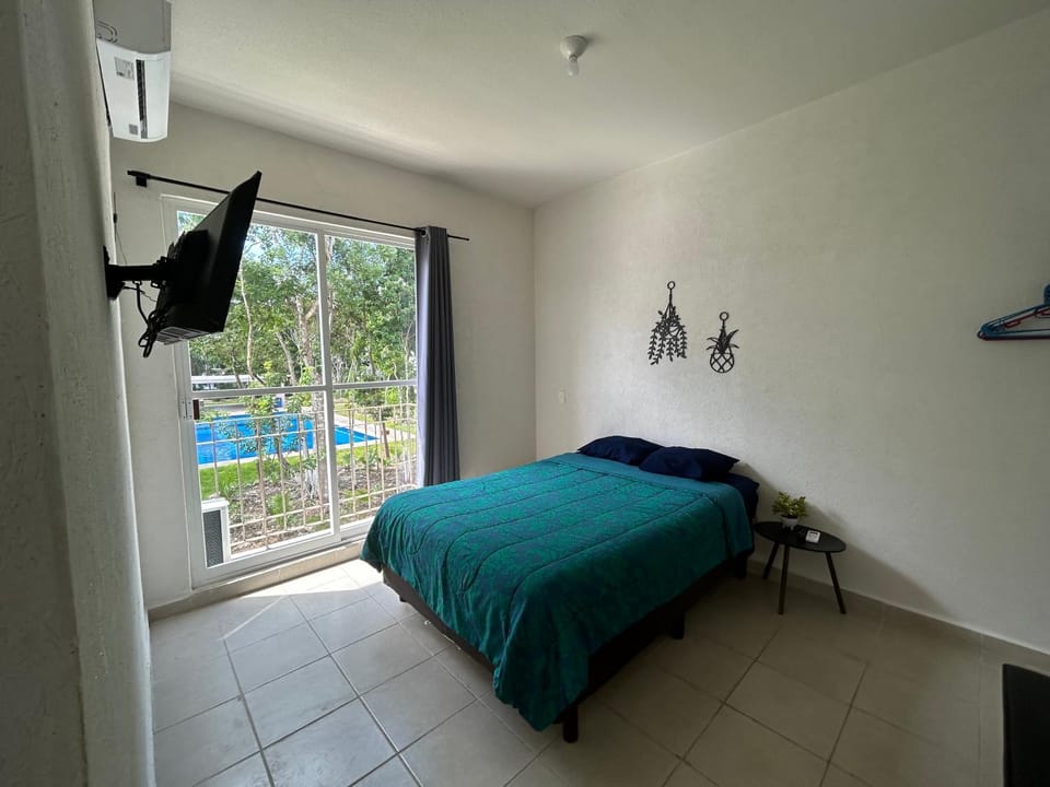 Bed, Photo of the whole room, Bedroom