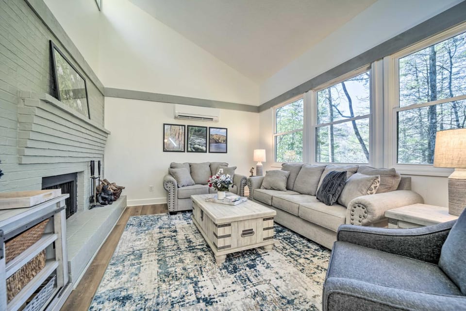 Sapphire Home w/ Grill & Pool Access House in Tennessee