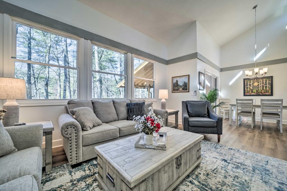 Sapphire Home w/ Grill & Pool Access House in Tennessee