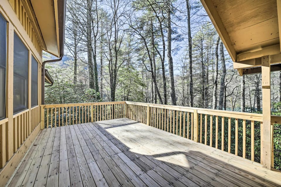 Sapphire Home w/ Grill & Pool Access House in Tennessee