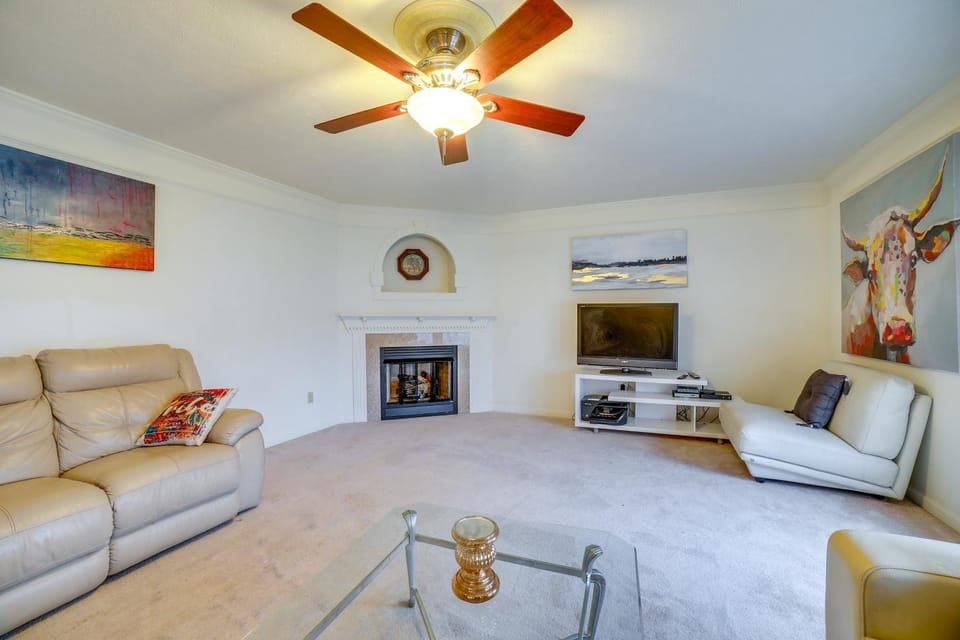 Fireside Gatherings Pet-Friendly Apollo Home House in Allegheny River