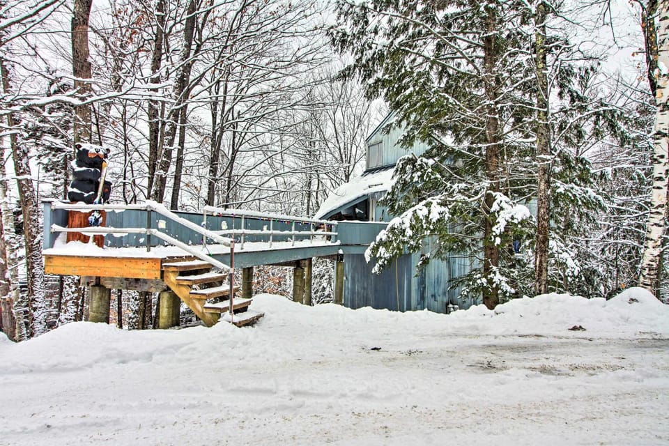 Walk to Ski Trails: Ludlow Home on Okemo Mountain! House in Mount Holly
