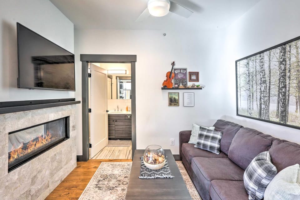Modern Mountain Getaway, Walk to Grand Lake! House in Grand Lake