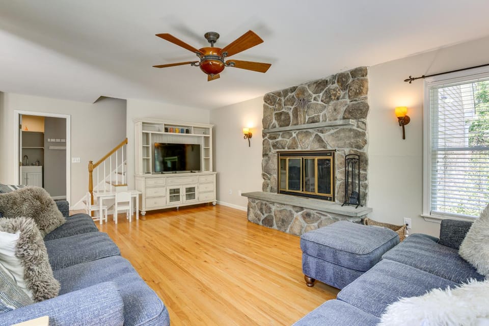 Heated Pool, 6 Acres: Beacon Area Vacation Rental House in Lagrangeville