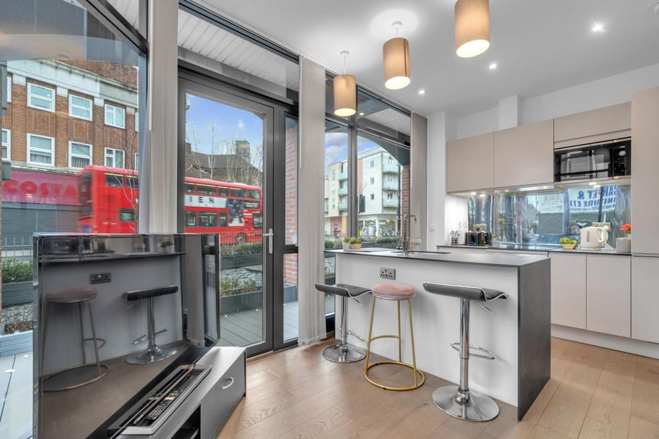 New Modern Apartment near Heathrow Airport Apartment in London Borough of Hillingdon