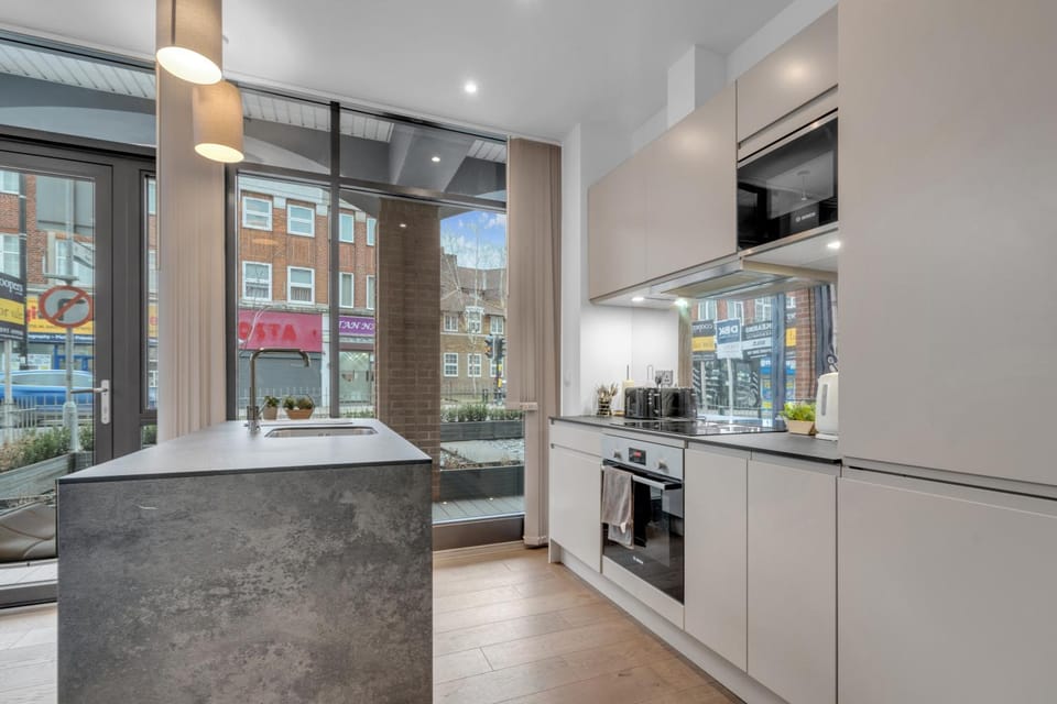 New Modern Apartment near Heathrow Airport Apartment in London Borough of Hillingdon