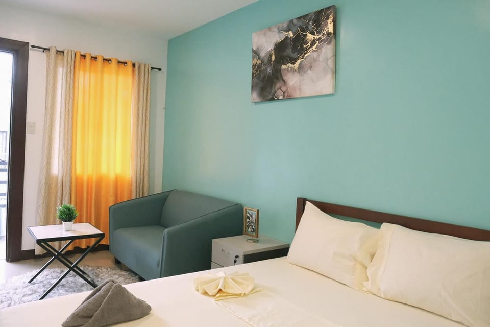 Bed, Living room, Photo of the whole room, Seating area, Bedroom