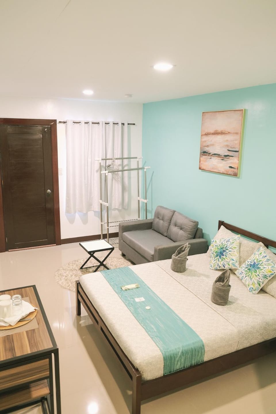 Bed, Photo of the whole room, Seating area, Bedroom