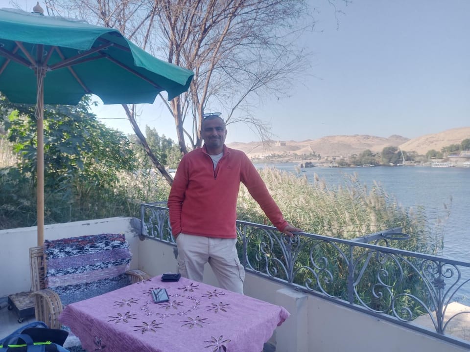 Guests, Sea view