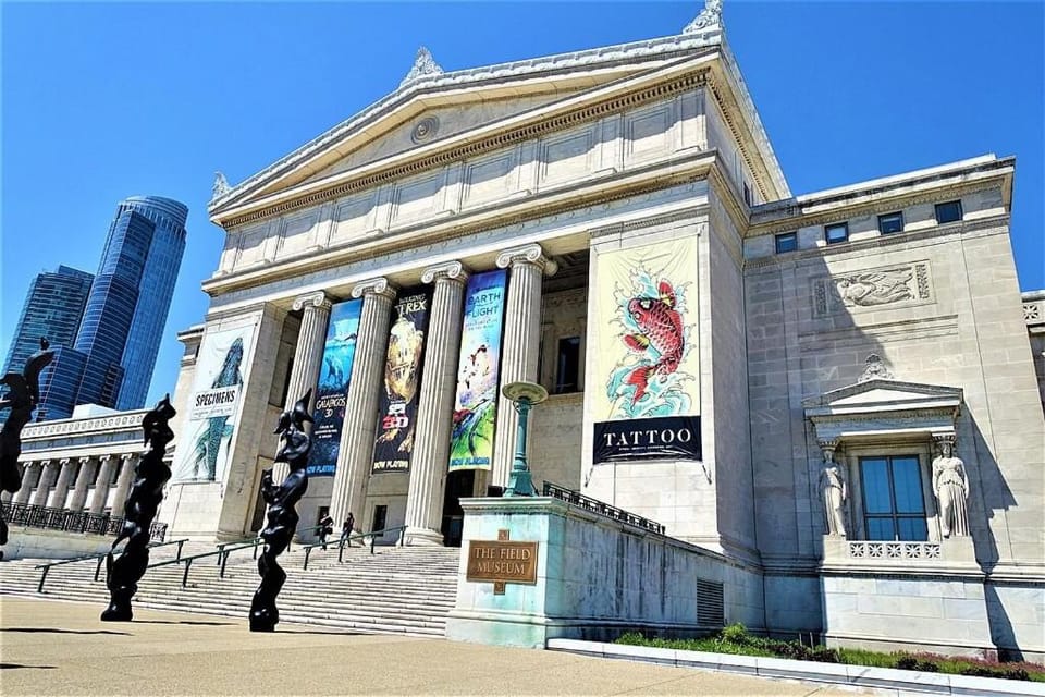 McCormick Place Spacious 3BR Family Heaven Suite with Optional Parking Sleeps 10 Guests Near Soldier Field and Field Museum Apartment in South Loop